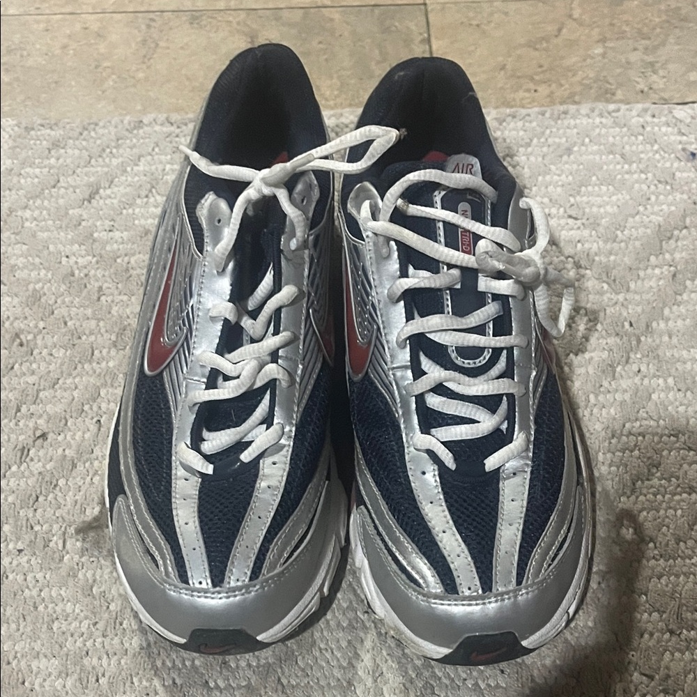 Nike Men's Navy and Silver Sneakers. Nike tri d